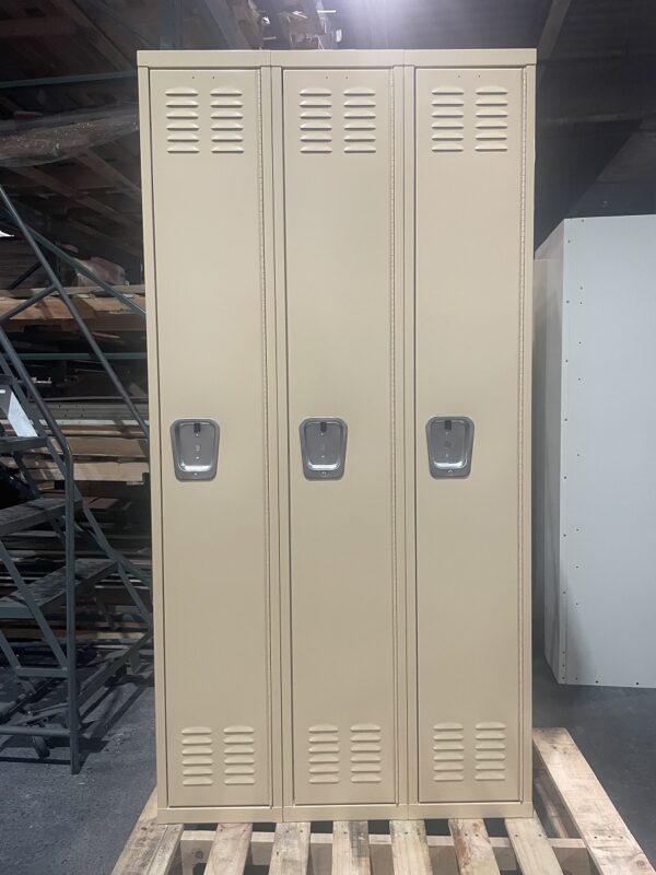 Brand new 3-wide single tier metal lockers 12x18x72