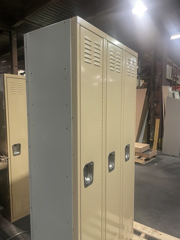 Brand new 3-wide single tier metal lockers 12x18x72