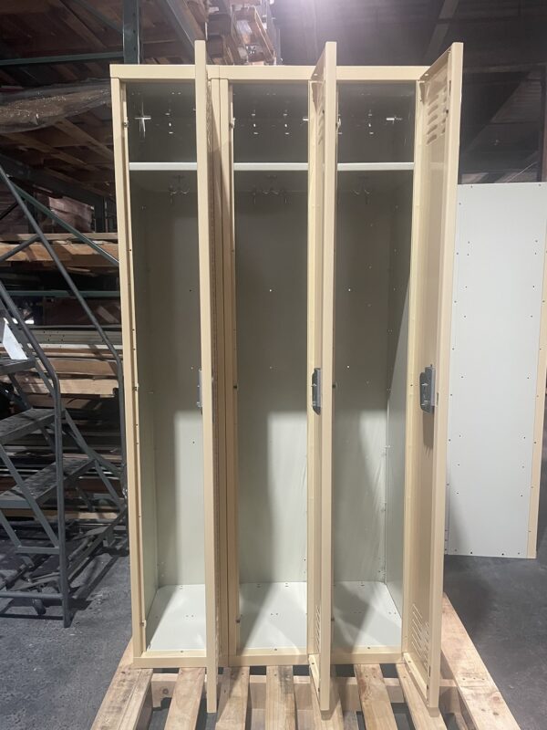 Brand new 3-wide single tier metal lockers 12x18x72