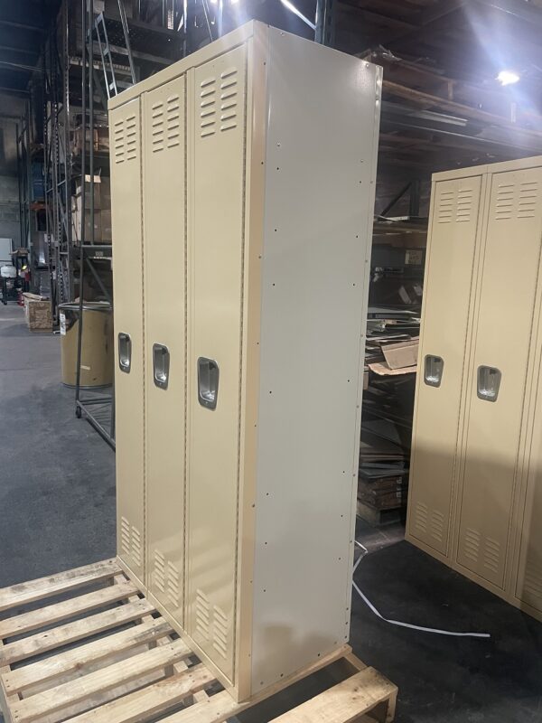 Brand new 3-wide single tier metal lockers 12x18x72