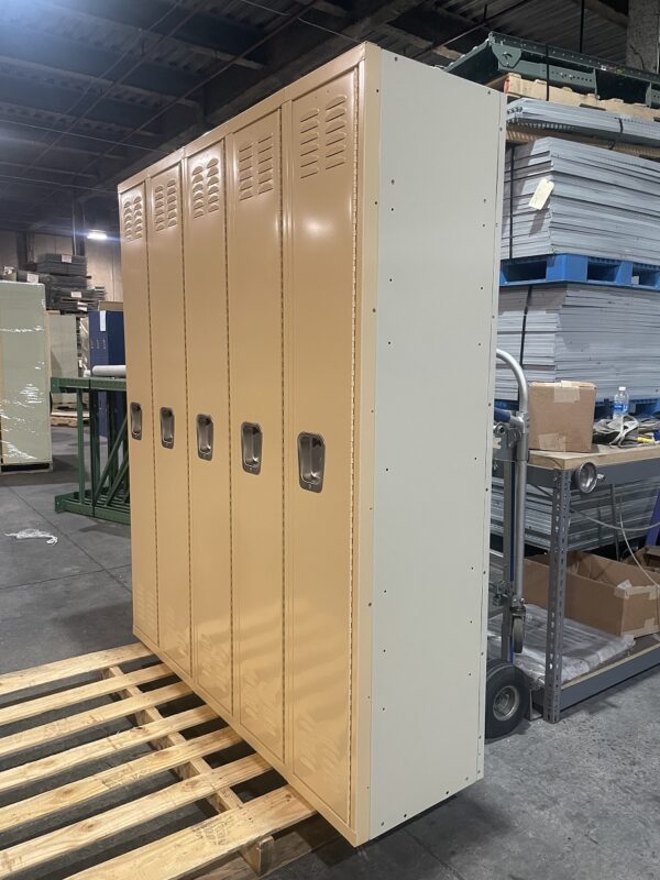 Brand new single tier metal lockers - 5-Wide