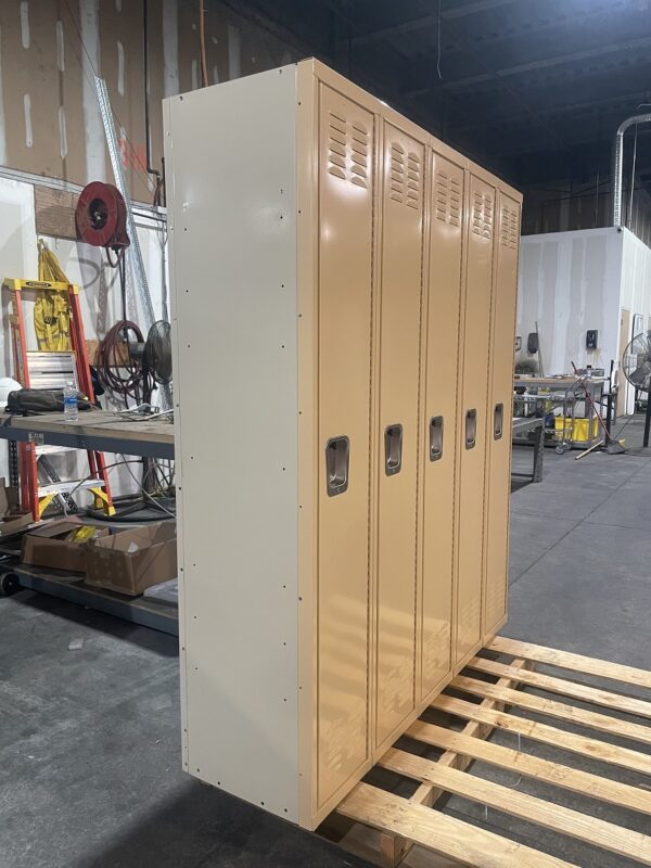 Brand new single tier metal lockers - 5-Wide