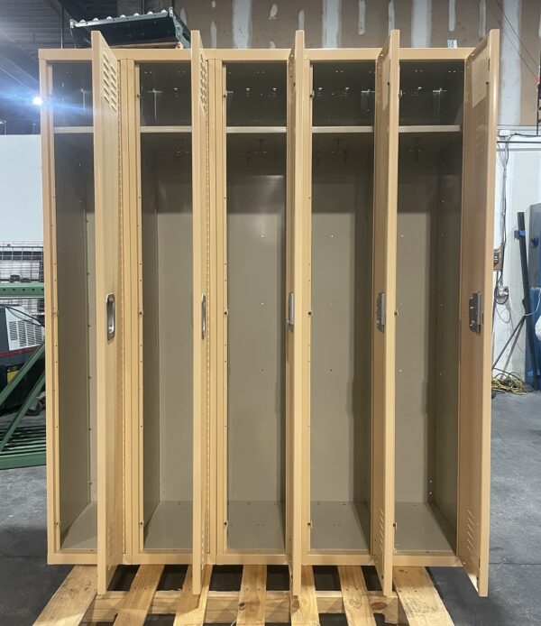 Brand new single tier metal lockers - 5-Wide